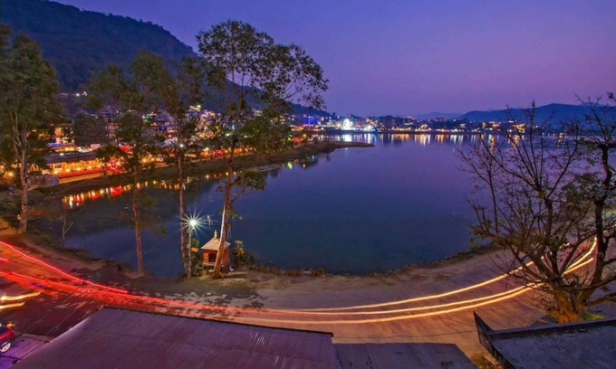 Pokhara Hotel | Family-run hotel located just a stone's throw away from the beautiful Fewa Lake!