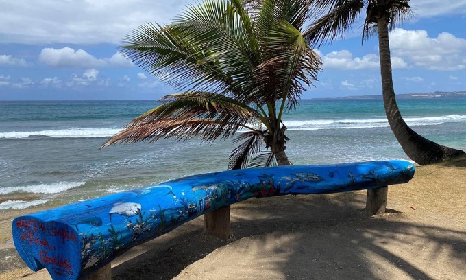 Guaniquilla House | Family style retreat -6 minutes tot he beach and restaurant bar strip