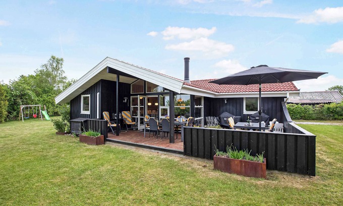 Udsholt House | Family summer house in quiet area