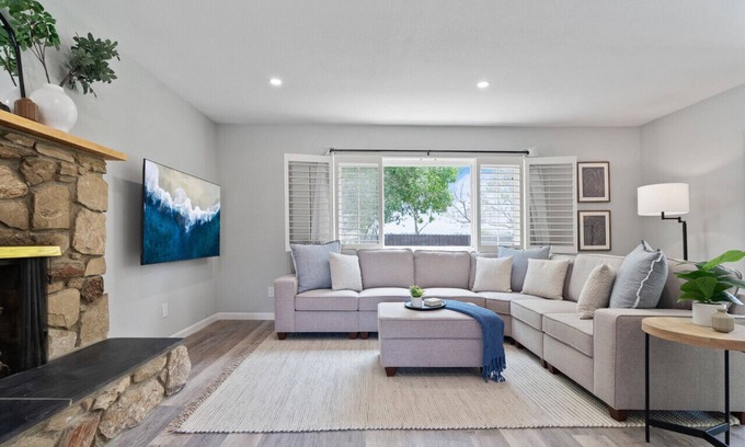 San Carlos House | FamilyFun Pool Table & Mini Golf