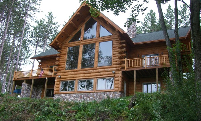 Luther House | Famous Edgetts Lodge on Pine River Sleeps 30 in Luxury