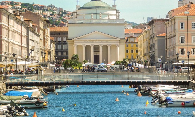 Muggia House | Fancy an unforgettable vacation? Come to this wonderful vacation home near Trieste.