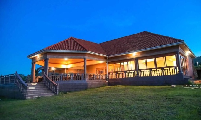 Jinja Hotel | Fancy Resort Beach Hotel