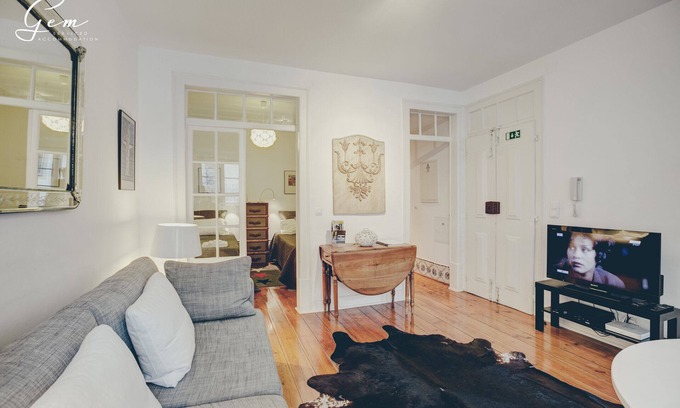 Santos Apartment | Fantastic apartment in the old town of Lisbon, capacity 7 people