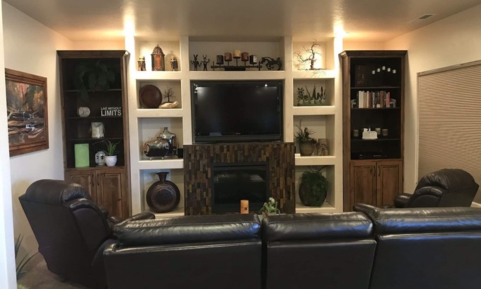 Washington House | FANTASTIC UNOBSTRUCTED VIEW OF PINE MTN & QUIET GET-AWAY FOR MATURE COUPLES.nnn