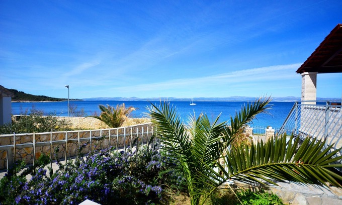 Stomorska Apartment | Fantastically beautiful apartment right on the sea with a balcony