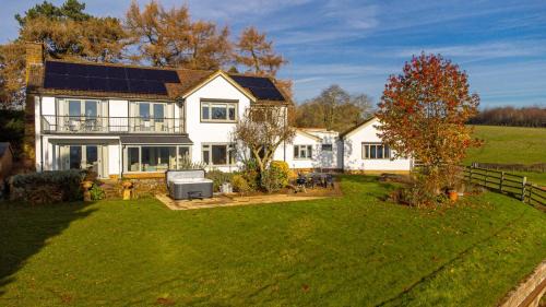 East Haddon House | Far Heath House with Hot Tub