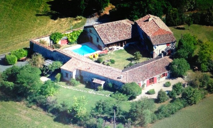 Monflanquin Bed & Breakfast | Farm 17th century, 16 people, swimming pool, park., View on the Bastide : 1,5 km