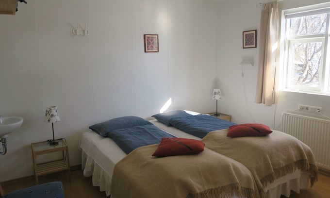 Borgarnes Cottage | Farm cottage with great view.