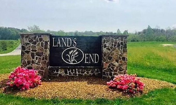 Orange House | Farmers' Landing - Secluded Private Waterfront Home at Lake Anna in Quiet Cove.