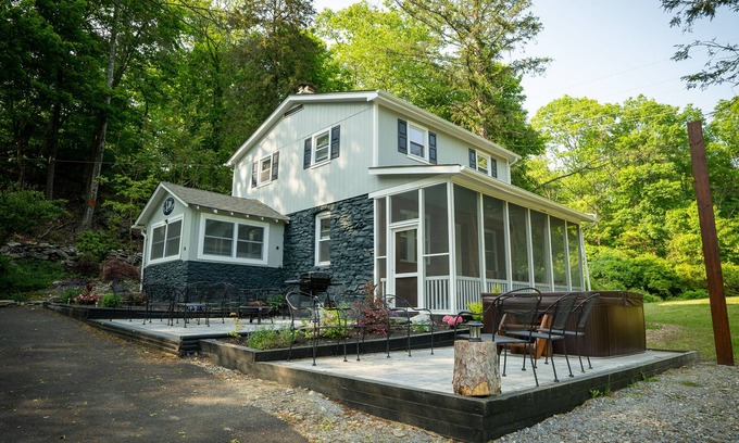 Newton Other | Farmhouse 1903 Renovated w Pond and Stream on Kittatiny Park