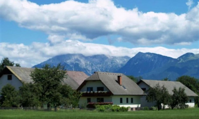 Mavcice Apartment | Farmhouse Apartment Happy Cow