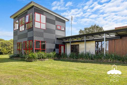 Waratah Bay House | Farmhouse At The Gap