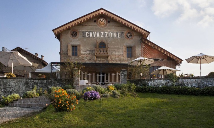 Viano Apartment | Farmhouse in Reggiano with Scenic Garden