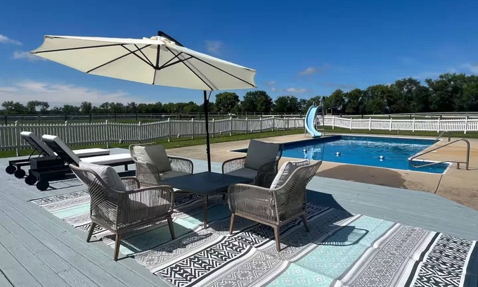 Elkhorn House | Farmhouse with Heated Pool on almost 160 Acres!