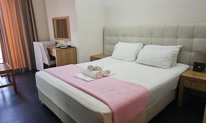 Moschato-Tavros Hotel | Feevos