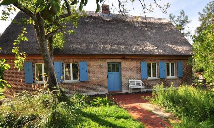 Bellin House | FeHa - Historic thatched cottage with trailer and large orchard