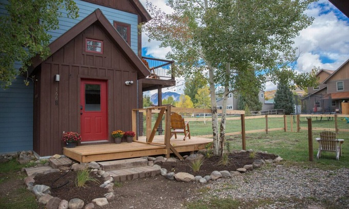 Crested Butte South Apartment | Fenced Backyard! Dog-friendly! Bus Shuttle!
