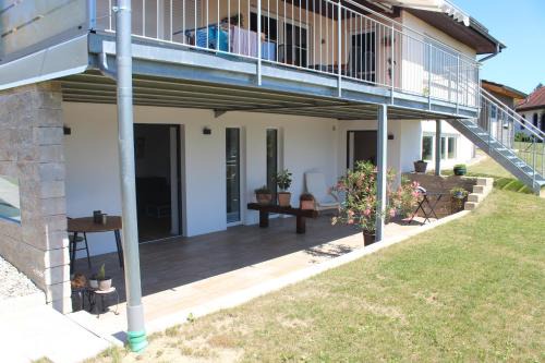 Herdwangen Schoenach Apartment | Ferienwohnung Gartenblick