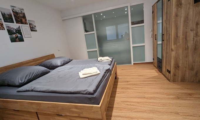 Ringsheim Apartment | Ferienwohnung 1OG - 70 qm -dirket am Bahnhof