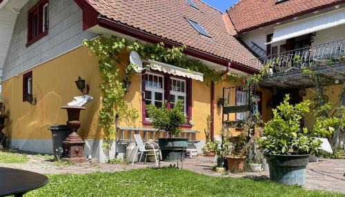 Rickenbach Apartment | Ferienwohnung Altes Rathaus Bergalingen