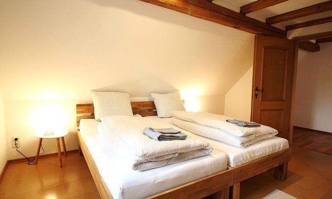 Ochsenfurt Apartment | Ferienwohnung am Wasserschloss 1-3