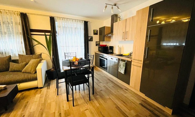 Schramberg Apartment | Ferienwohnung Burgblick