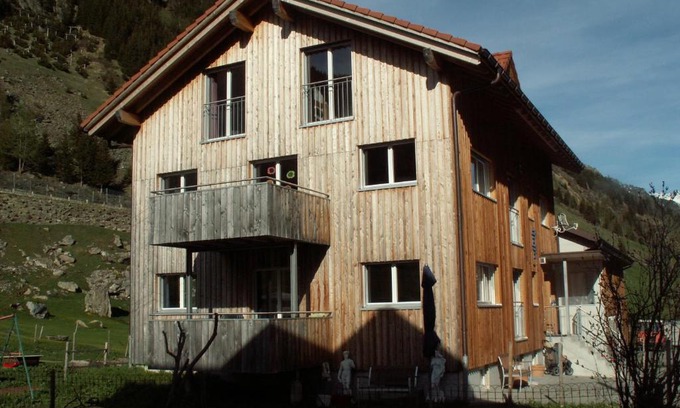 Wassen Apartment | Ferienwohnung Gästehaus Fürlauwi