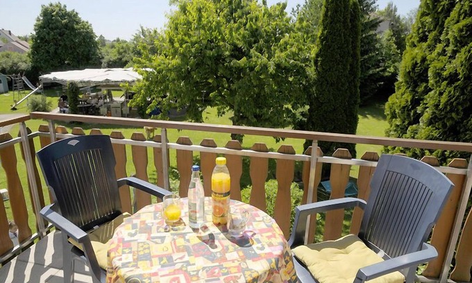 Merkendorf Apartment | Ferienwohnung mit eigenem Balkon und vielen Tieren am Hof