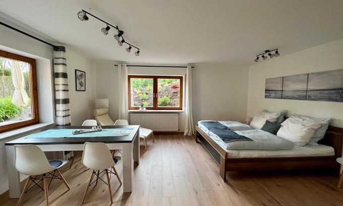 Wilhelmsdorf Apartment | Ferienwohnung mit Gartenblick