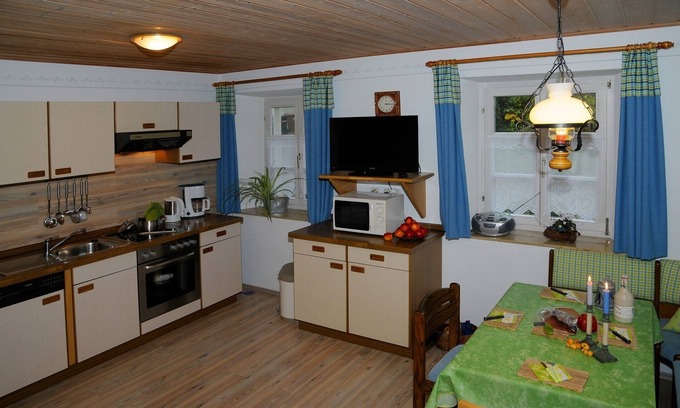 Absberg Apartment | Ferienwohnung mit kleiner, überdachter Frühstücksterrasse