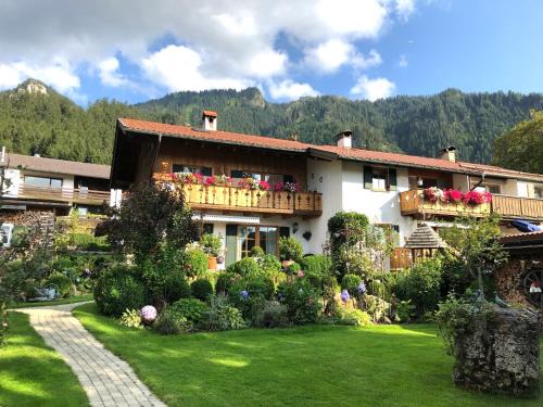 Oberammergau Apartment | Ferienwohnung Mitteldorf