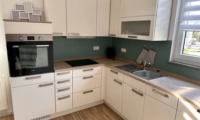 Harras Apartment | Ferienwohnung Storchennest, Dorfidylle Inmitten der Natur - bis 4 Personen