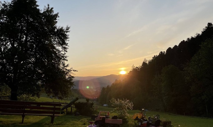 Kirchzarten Apartment | Ferienwohnung Zitrone mit 65qm, 2 Schlafzimmer mit Getrennter Wohnküche, Max. für 5 Personen