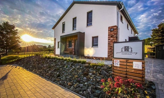 Oelsnitz Apartment | Ferienwohnung Zur Wasserburg - Ferienwohnung mit Seeblick u. Terrasse