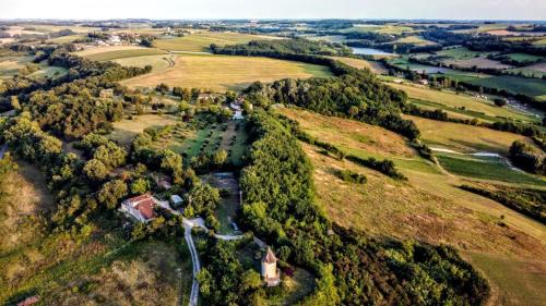 Galapian House | Ferme du Moulin de Paillères, vue panoramique, piscine - idéal 4 à 5 personnes