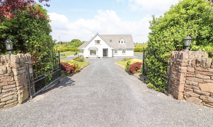 Kilgobnet Cottage | FERN VIEW HOUSE, family friendly in Beaufort, County Kerry