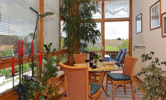 Tittling Apartment | FeWo mit Balkon | 56qm große, gemütliche Nichtraucher-FeWo im 1.OG