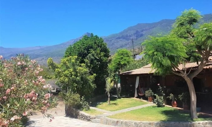 Arafo House | Finca La Casita: Rustic Charm Surrounded by Nature