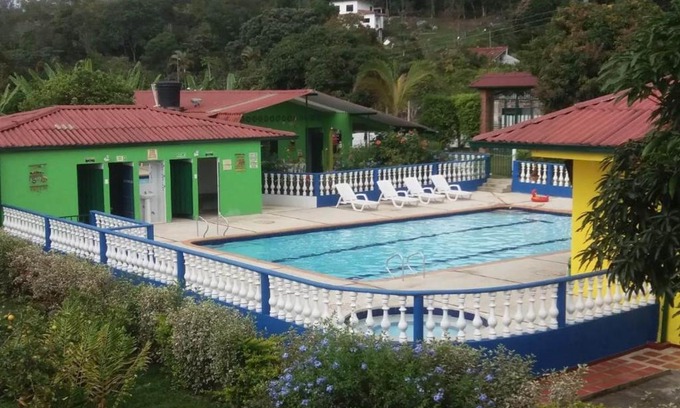 El Colegio House | Finca Las Orquideas Mesitas del Colegio