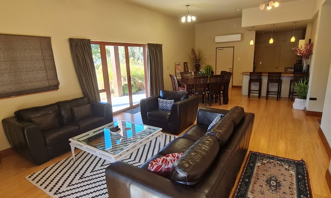 Timaru Cabin | Find your stay peaceful and comfortable with luxury. Kids friendly