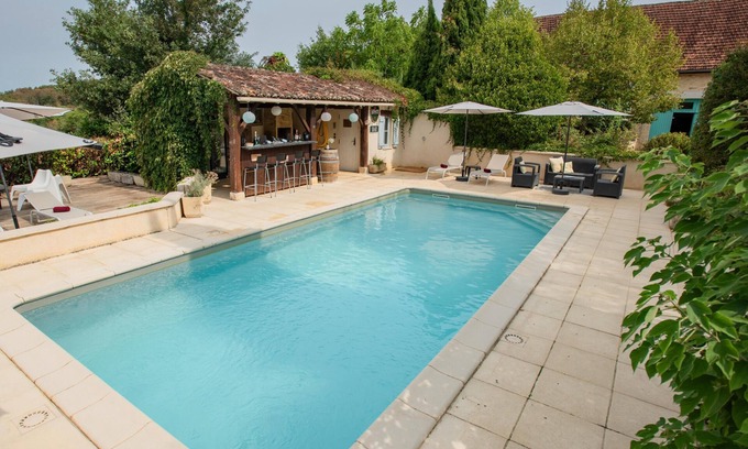 Degagnac House | Fine small holiday home with a shared pool