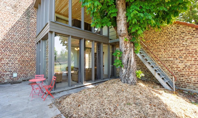 Geetbets House | Fine spacious holiday home with a terrace