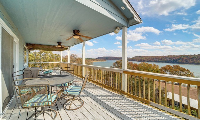 Texanna House | Fire Pit + Stunning Views: Lake Eufaula Retreat!