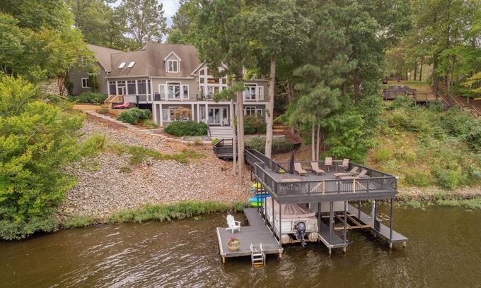 Wise House | Firefly Bay - Amazing Views, Hot Tub, Main Lake, Pet Friendly