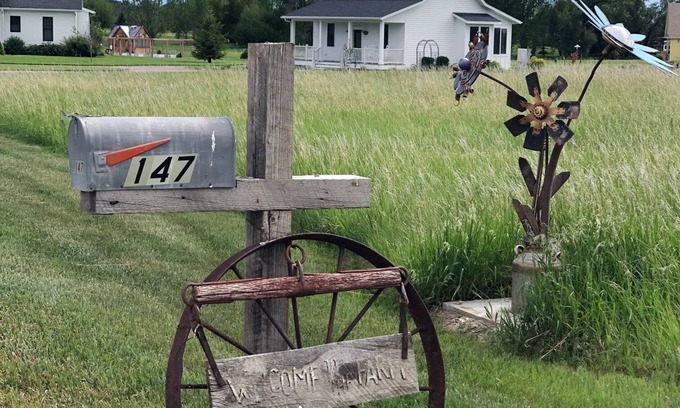 Bozeman Cottage | First snow has arrived to Montana. Hurry You Don’t Wanna Miss It!