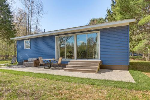 Paris House | Fish and Hike Riverfront Cabin in Paris