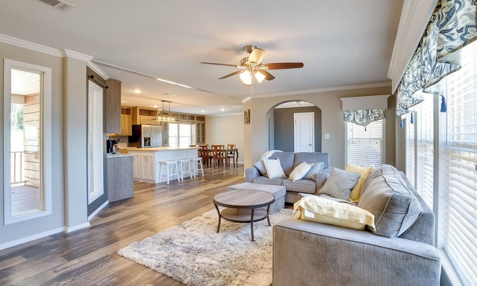 Negreet Cabin | Fisherman’s Paradise: Lake-View Home in Many!