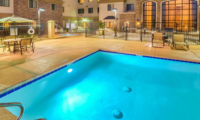 Chandler Apartment | Fitness Center Access + Free Breakfast + Heated Outdoor Pool | Centrally-Located Studio
