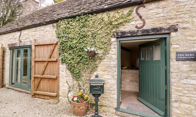 Elkstone House | Five Mile House Barn